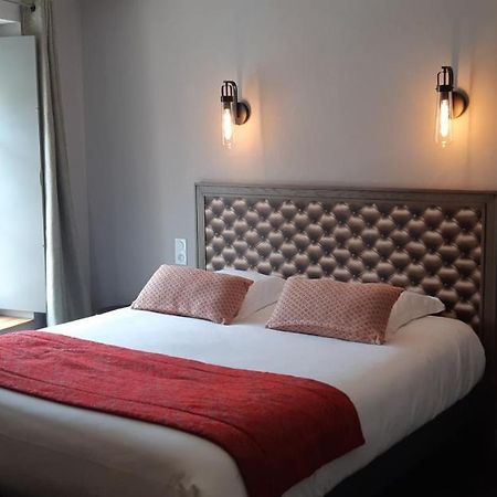 Logis Hotel Le Grand Cerf Ernée Eksteriør billede