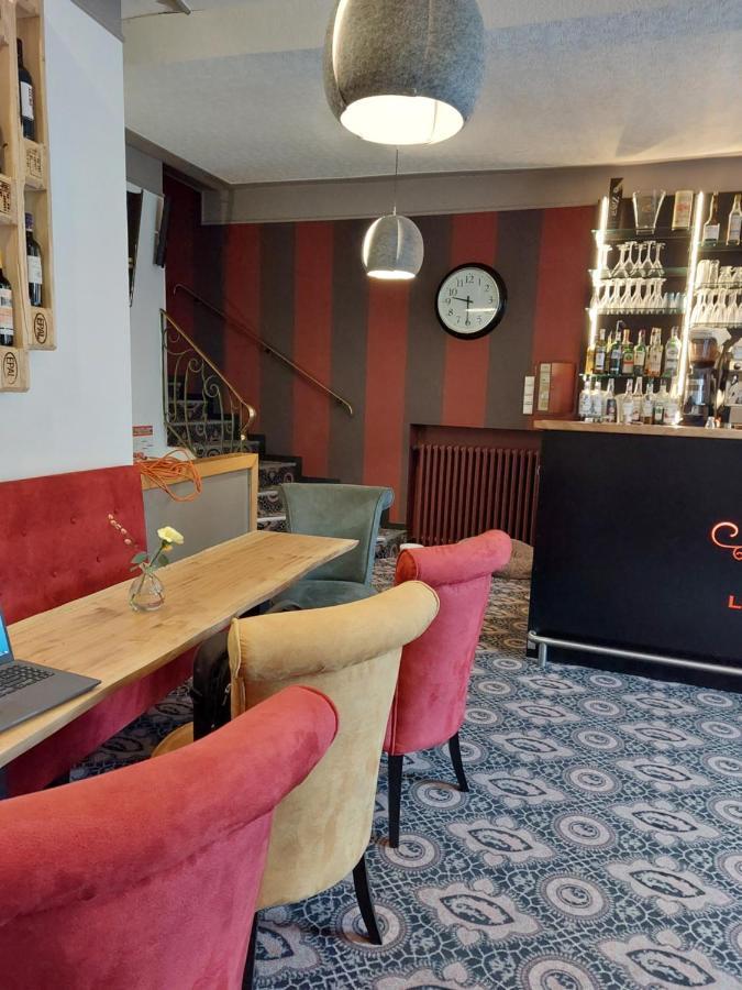Logis Hotel Le Grand Cerf Ernée Eksteriør billede