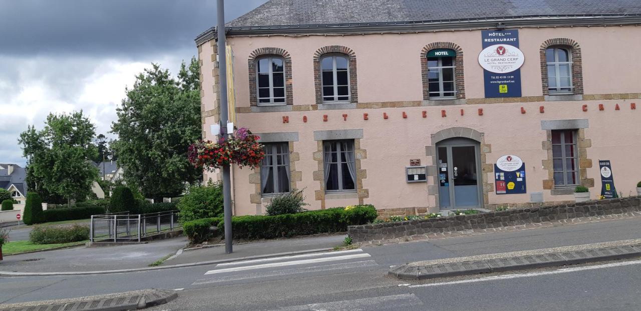 Logis Hotel Le Grand Cerf Ernée Eksteriør billede
