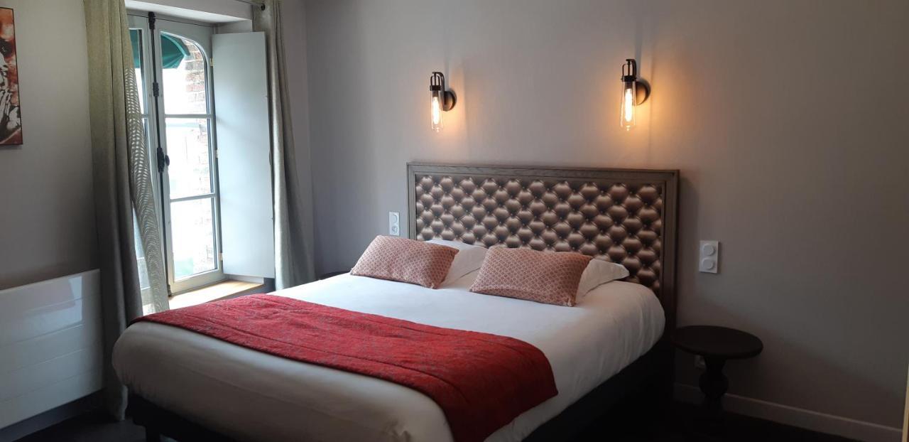 Logis Hotel Le Grand Cerf Ernée Eksteriør billede