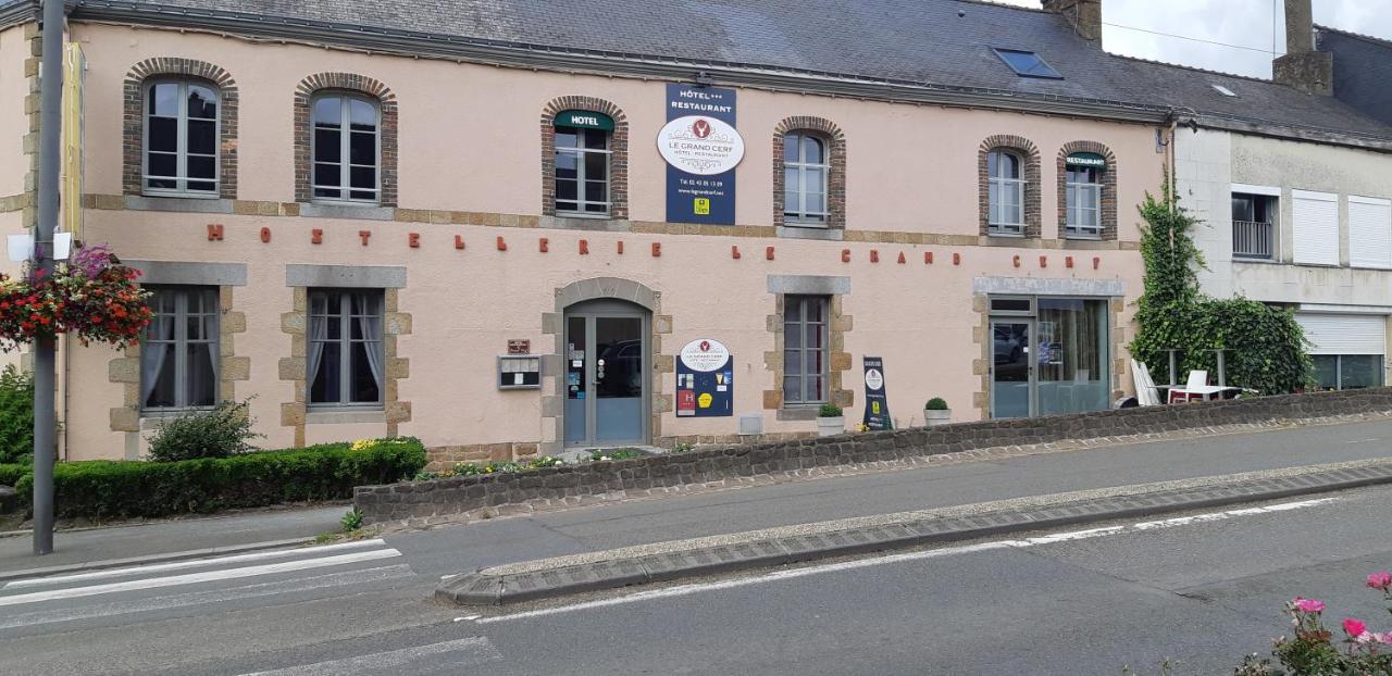 Logis Hotel Le Grand Cerf Ernée Eksteriør billede