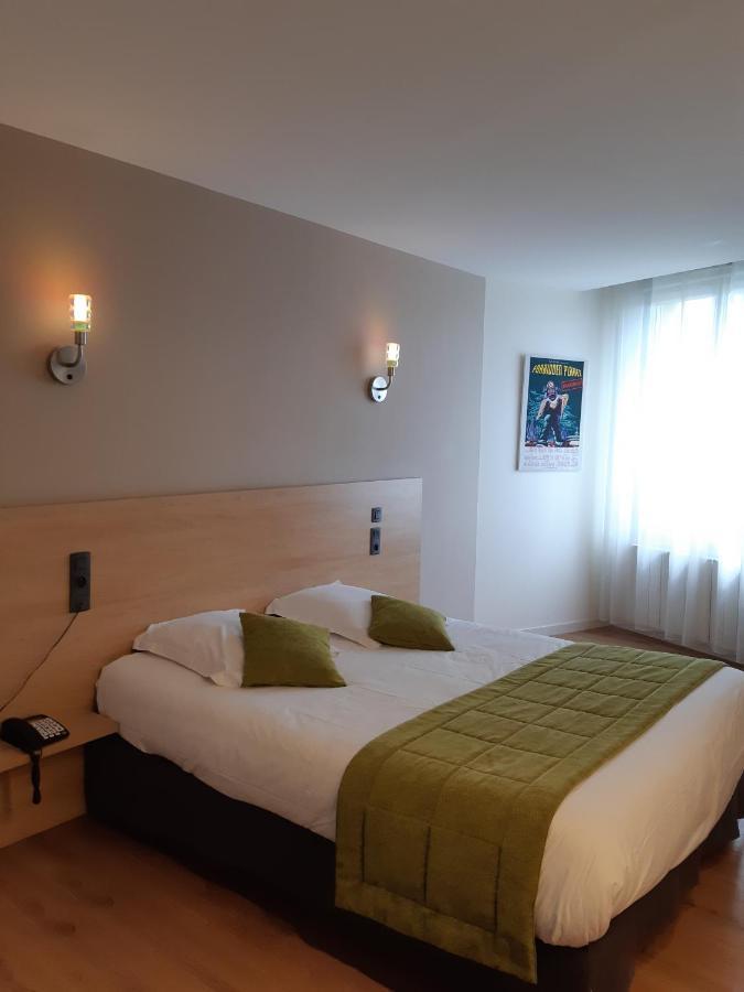 Logis Hotel Le Grand Cerf Ernée Eksteriør billede