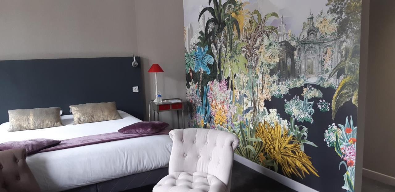 Logis Hotel Le Grand Cerf Ernée Eksteriør billede