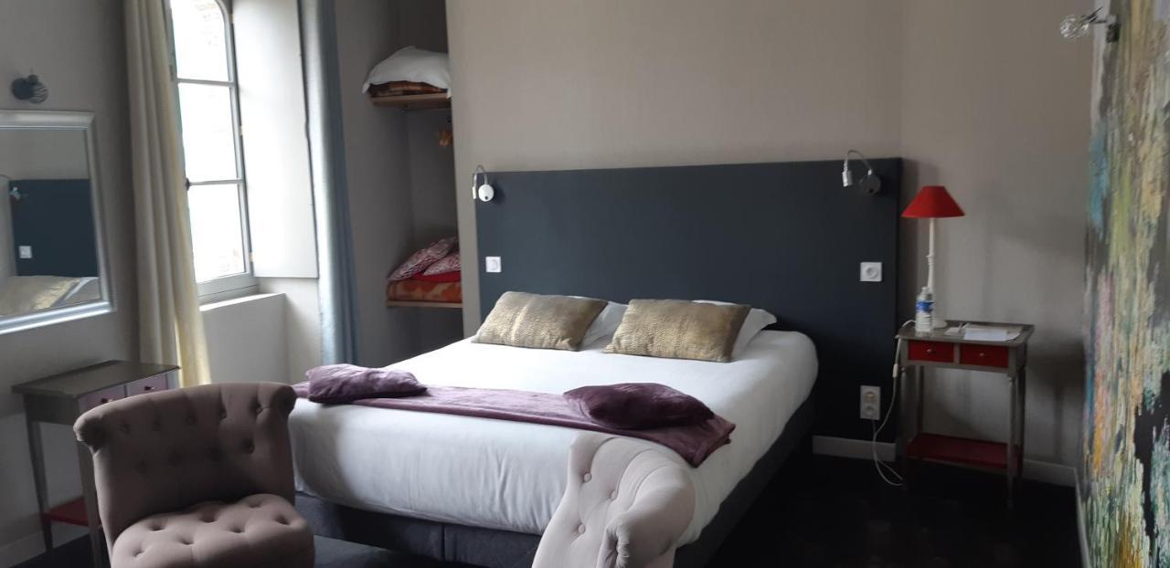 Logis Hotel Le Grand Cerf Ernée Eksteriør billede