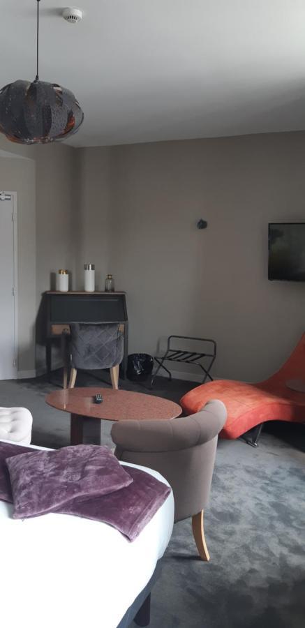 Logis Hotel Le Grand Cerf Ernée Eksteriør billede