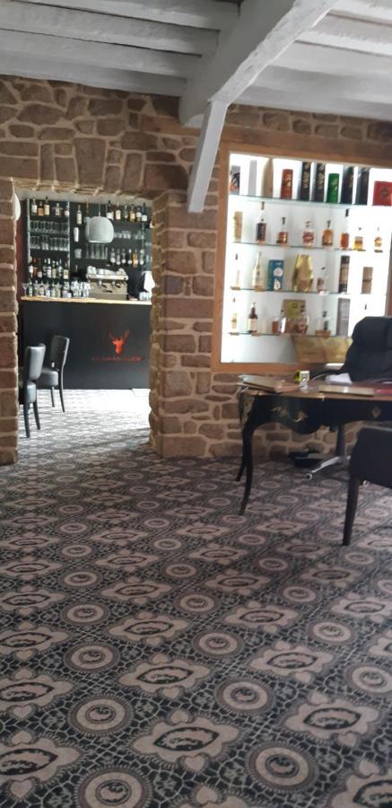 Logis Hotel Le Grand Cerf Ernée Eksteriør billede